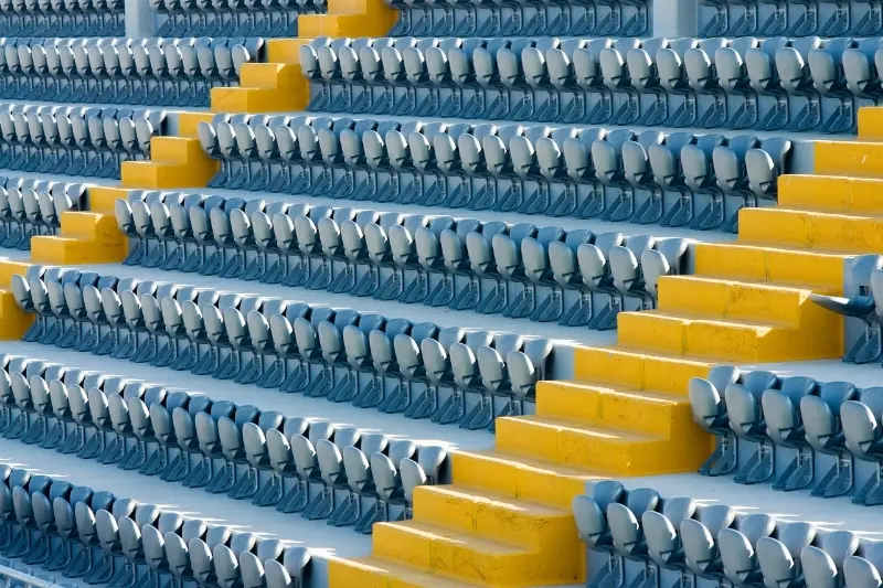 Parte da arquibancada de igreja cai em Araruama