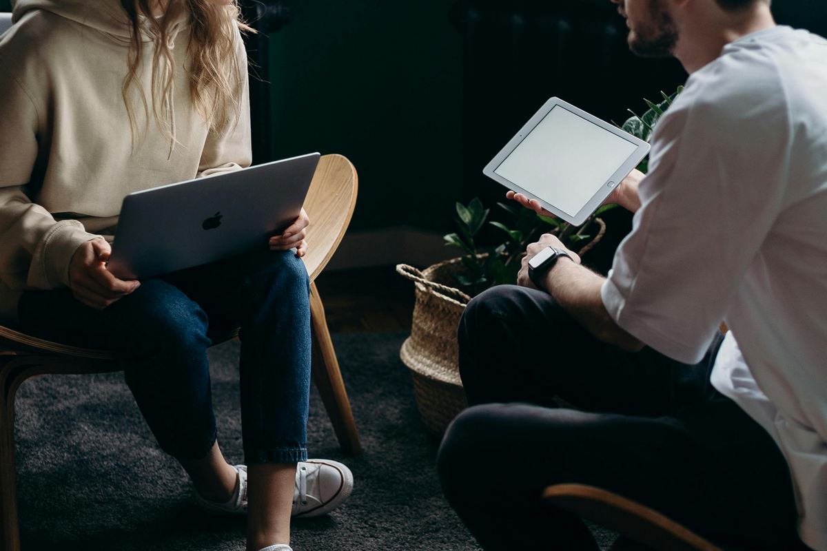 Google Ads vs Facebook Ads: qual estratégia agências recomenda para seu negócio em 2026